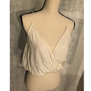 👑3/$20👑 Brandy Melville Crop Open front tank